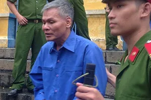 Nâng khống giá từ 100 triệu thành 130 tỉ đồng 