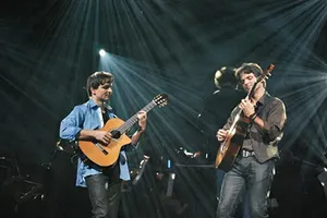 Anh em nhà Katona song tấu guitar tại Nhạc viện TP.HCM