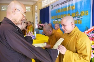 Năm chư tăng làm nhiệm vụ tại Trường Sa