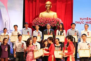 Trách nhiệm cộng đồng, vững bước đi lên