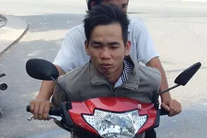 Giả vờ mua hàng để trộm xe máy