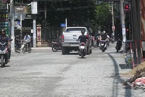 Thi công lệch tim đường, người dân không chịu