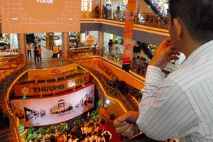 Nước mắt rơi ở thương xá Tax... 