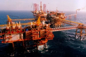 Lương ‘khủng’ lãnh đạo tập đoàn: Mới chỉ phần nổi