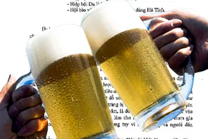 Tuýt còi văn bản ‘uống bia’ và ‘xài xi măng’