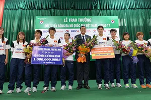 Đội tuyển bóng đá nữ Việt Nam: Gái có công…