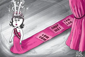 Loạn ‘hoa hậu chợ trời’ gắn mác thế giới