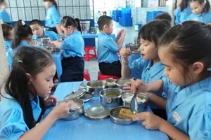 Vụ HS nghi học ở quận 12: Do nhiễm trùng đường ruột