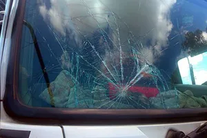 Bắt giam tài xế nghi chèn chết người đu ngoài cabin