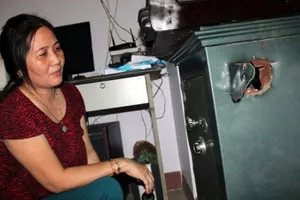 Trộm phá két sắt lấy 13 lượng vàng