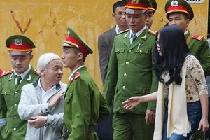 Bầu Kiên gửi tòa 118 trang viết tay và 32 câu hỏi