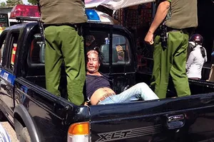 Cuồng ghen, vào bệnh viện truy sát ‘tình địch’