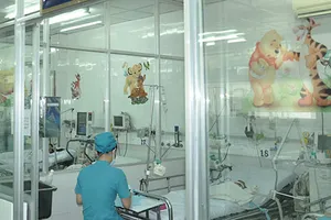 Vụ 2 trẻ nghi bị tiêm thuốc độc: Người mẹ xin về nhà chờ chết