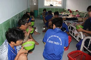 Khổ vì người nghiện - Bài 2: Mong Nhà nước cho con tôi đi cai!