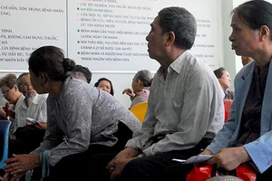 Khám mệt nghỉ vì dồn thẻ BHYT