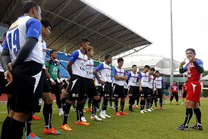 HLV Kiatisak: 'Còn 90 phút nữa!'