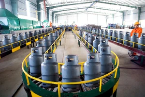 Giá gas tháng 1 giảm 33.000 đồng/bình 12 kg