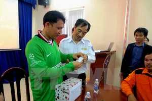 Bàn giao bếp trưởng tàu Bulk Jupiter cho Philippines