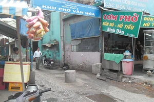 Trụ xi măng gây nguy hiểm cho khu phố