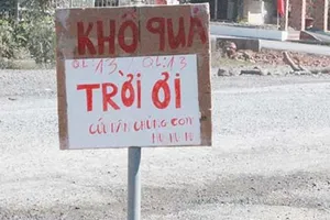 Dân lại kéo ra đường phản ứng bụi ở QL13