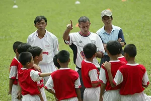 Lò ‘Tây’ và bóng ta 