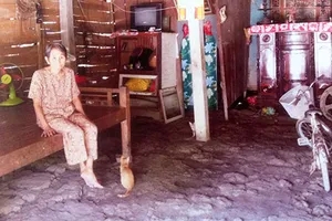 Công an tự ý vào khám nhà dân