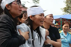 Mong gia đình các chiến sĩ nén đau thương…