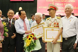 Đặt lợi ích của Đảng và nhân dân lên hàng đầu