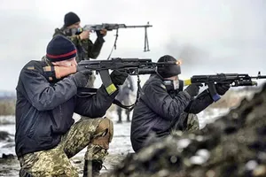 Quân ly khai Ukraine siết chặt vòng vây 