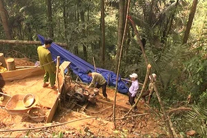 Nam Trà My ra quân truy quét nạn khai thác vàng trái phép