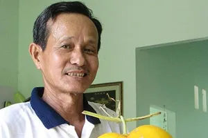 Dưa hấu trái tim có hình bản đồ Việt Nam 