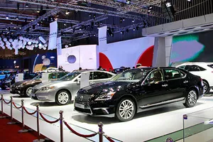 Lệ phí đăng ký mới ô tô tăng năm lần?