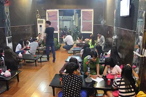 Xử phạt hai quán cà phê bán shisha cho học sinh