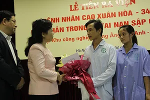 Nạn nhân nặng nhất vụ sập giàn giáo được xuất viện