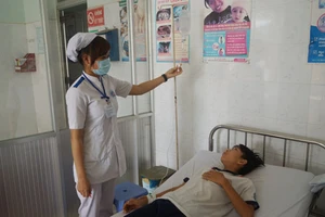 Bình Dương: Hàng chục học sinh nhập viện sau bữa trưa