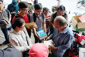 Người Sài Gòn cứu 10 tấn sách cũ