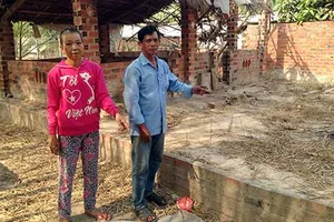 Không đáng khởi tố vợ chồng ông bán vé số