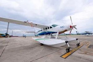 Ngắm TP.HCM từ thủy phi cơ