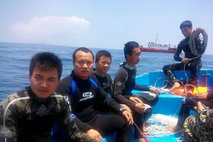 Gần 60 chiến sĩ cảnh sát biển tham gia cứu nạn máy bay Su 22