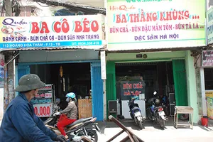 Chuyện cảm động ghi ở quán bún chả Hà 'Lội' - Ba thằng khùng