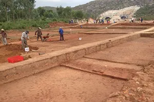 Đường cao tốc ‘đụng’ di tích Chăm 