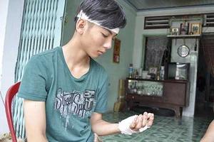 Truy bắt côn đồ vào UBND phường chém người