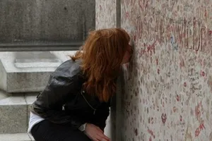 Nàng sống, mà xem như đã chết...