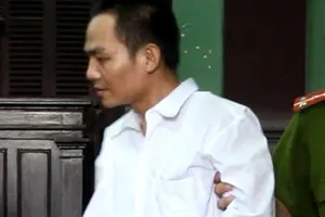 Nghịch tử giết cha bỏ vào bao, mang đi vứt xác cách 180 km 