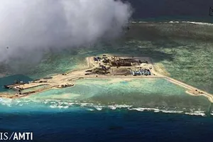 Trung Quốc đưa hai khẩu pháo đến đảo nhân tạo