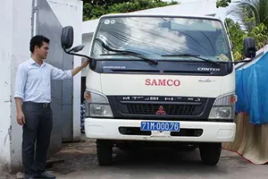 ‘Trùm mền’ xe chở rác y tế tiền tỉ 