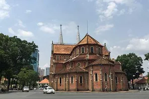 Công phu trùng tu nhà thờ Đức Bà 