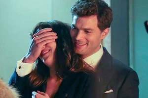 Tỉ phú cuồng dâm bị chê tơi tả 