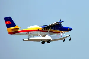 Ngắm TP.HCM từ trên cao bằng thủy phi cơ