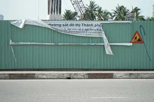 Tấm bảng rách te tua